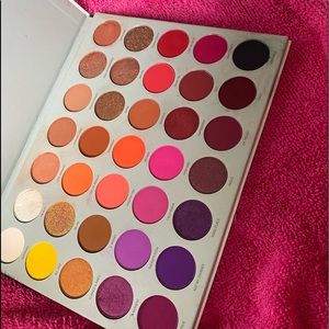 Jaclyn hill pallet